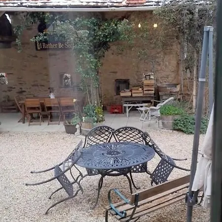 Bed & Breakfast La Maison Au Nom Bizarre *