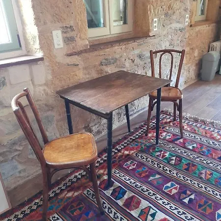 La Maison Au Nom Bizarre